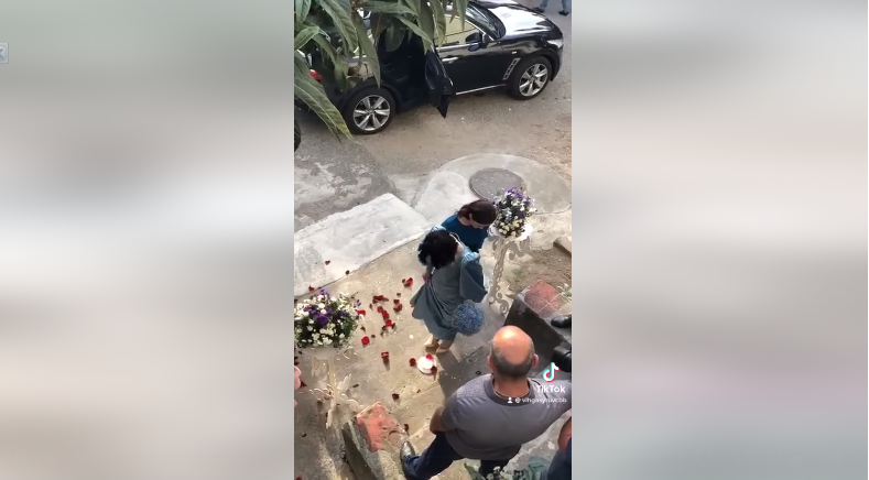 ქორწილიდან გავრცელებულ ვიდეოს დიდი გამოხმაურება მოჰყვა - როგორ მოიქცა პატარძალი, რომელიც თეფშის გატეხას ამაოდ ცდილობდა ქორწილიდან გავრცელებულ ვიდეოს დიდი გამოხმაურება მოჰყვა - როგორ მოიქცა პატარძალი, რომელიც თეფშის გატე...