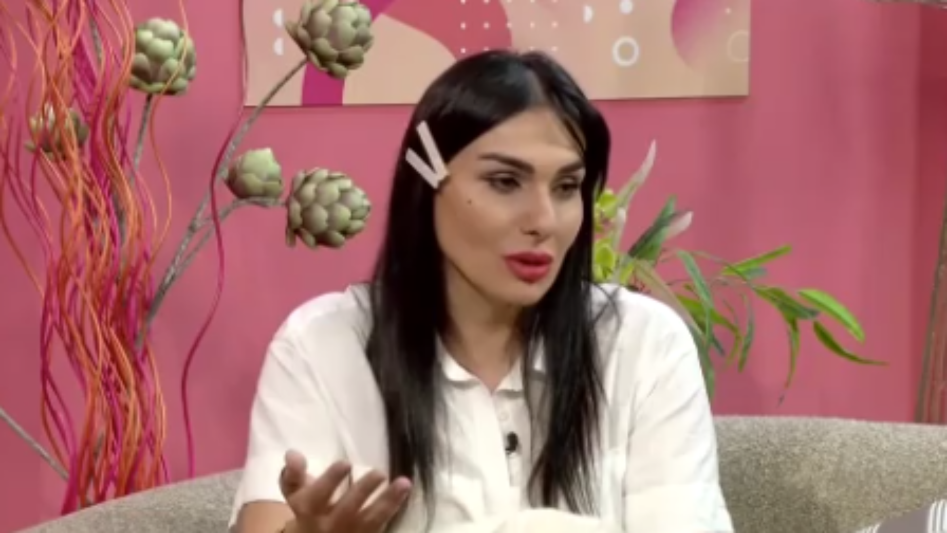 "პაემანზე დამპატიჟა... ძალიან არ მიყვარს, კაცი ბევრს რომ ლაქლაქებს... მინდა, რომ "ლაწანი" გავადინო.....