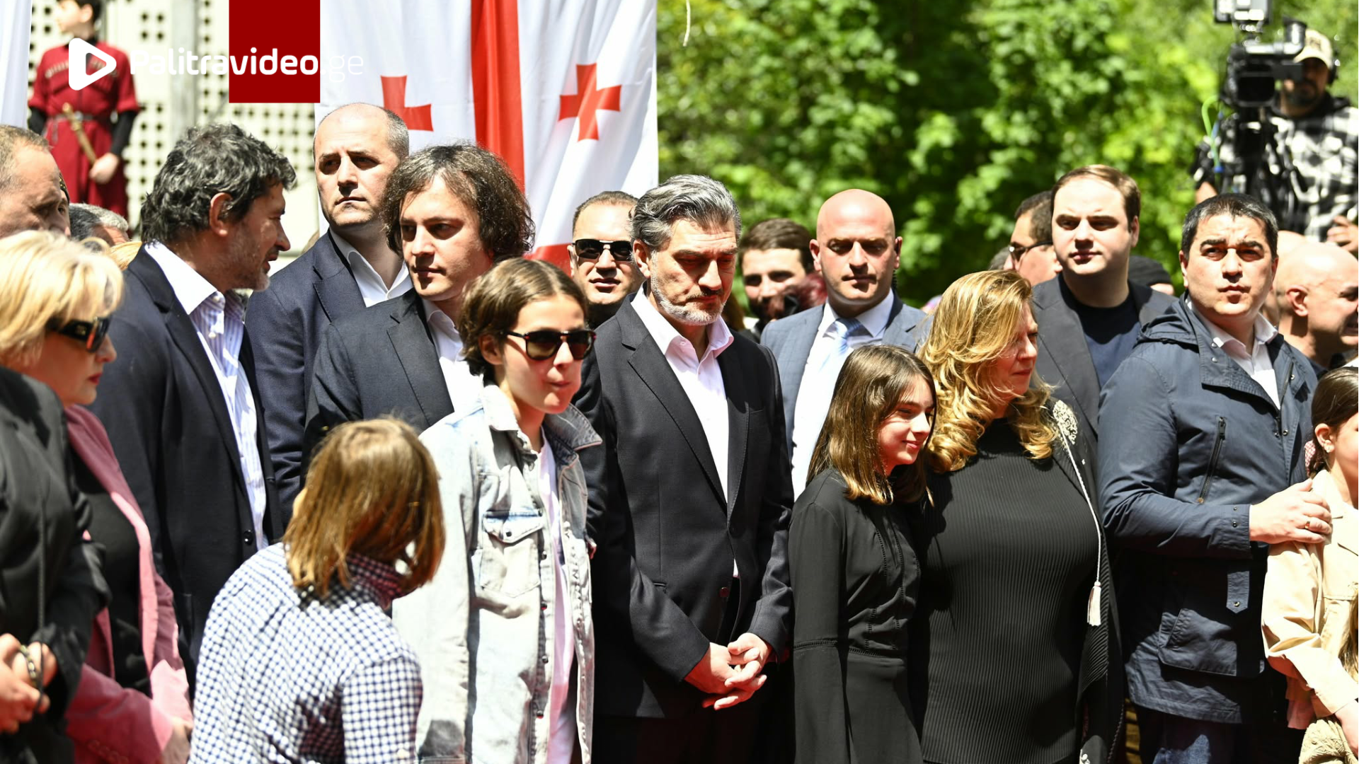 კალაძე შვილებით, პაპუაშვილი, ყაველაშვილი და მდინარაძე ოჯახებით... - ვინ ვისთან ერთად ესწრება ოჯახის ...