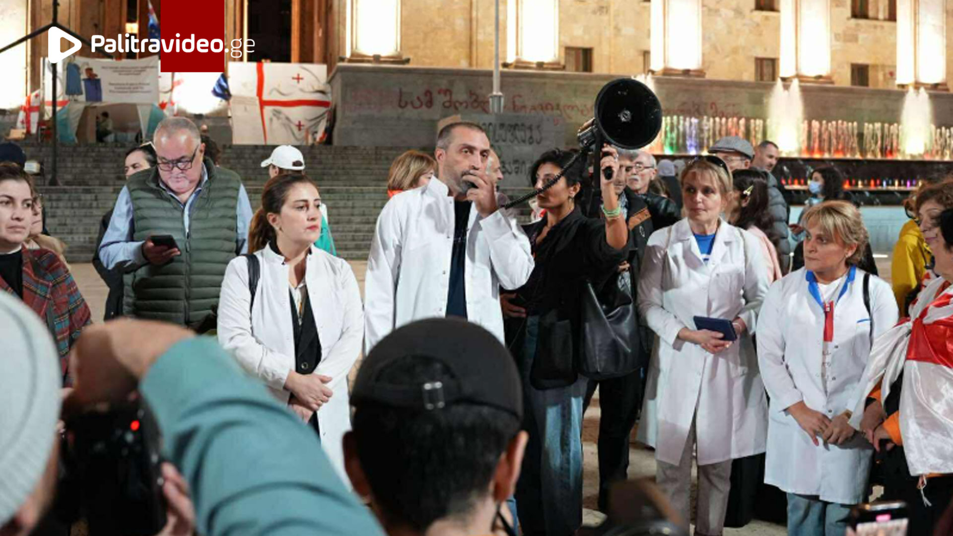 რუსთაველის გამზირზე ექიმების საპროტესტო აქცია მიმდინარეობს